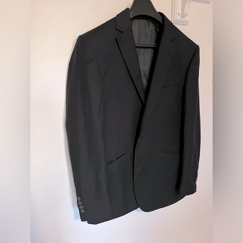 Men’s Suit (Suit Jacket & Dress Pants)